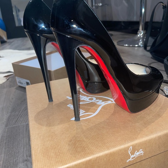 Louboutin heels - Picture 4 of 10
